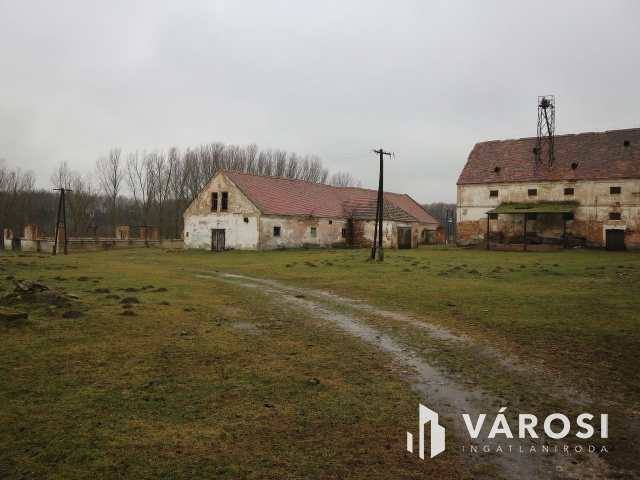 Kemenespálfa,GrófRévai kastély,nagyállat tartás,raktározás..