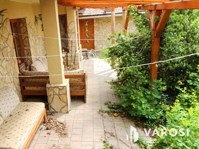 Tágas családi othon számtalan lehetőséggel Zsámbékon