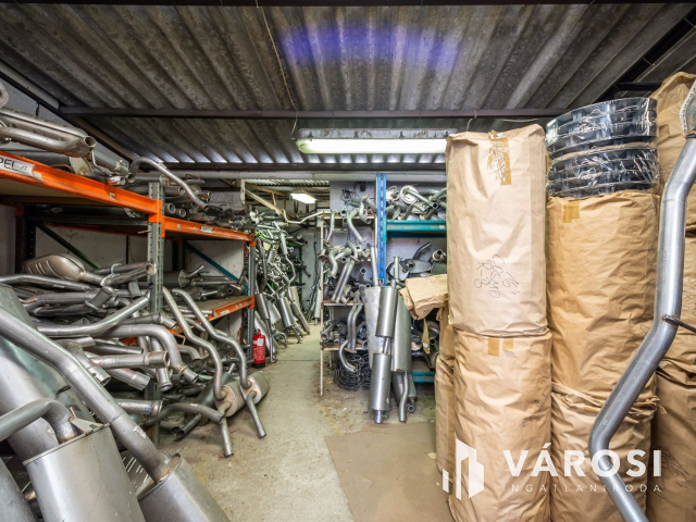 Telephely és raktár az M3 autópálya kivezetőjénél