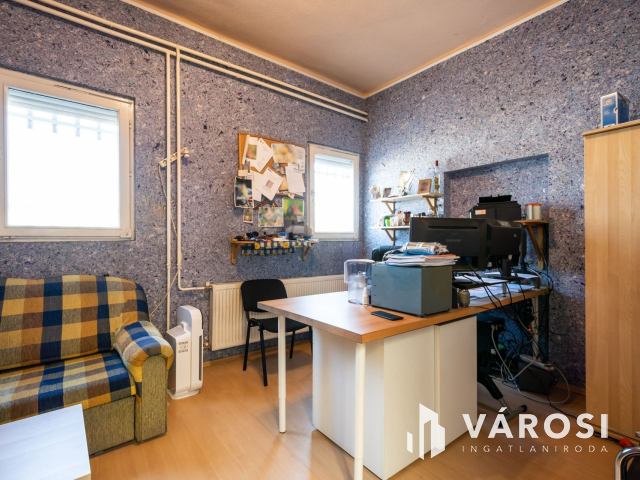 Telephely és raktár az M3 autópálya kivezetőjénél