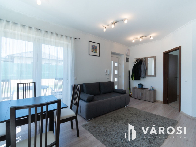 Újszerű, kiváló ikerfél Siófok Sóstón eladó