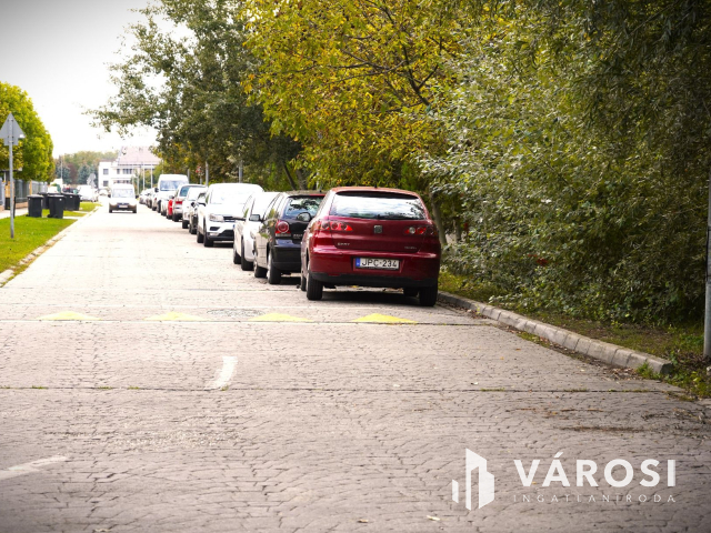 Győr-Révfaluban telek eladó!