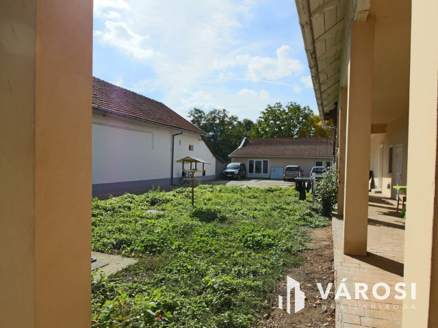 Békéscsaba belvárosában polgári családi ház eladó