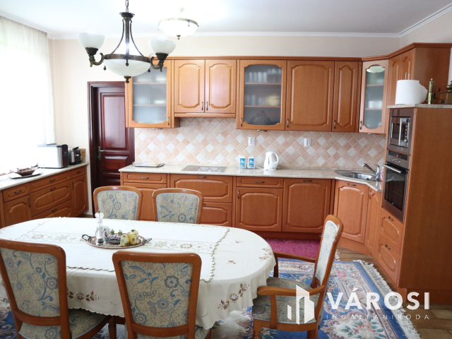 Exkluzív kétgenerációs családi ház Móra városrészen!