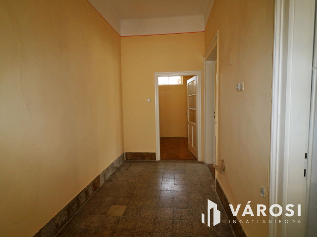 Garázs áron házrész!