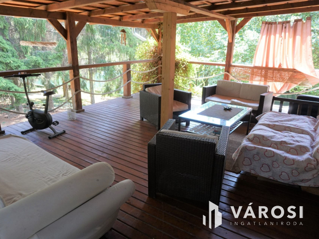 Normafa árnyékában hatalmas telekkel!