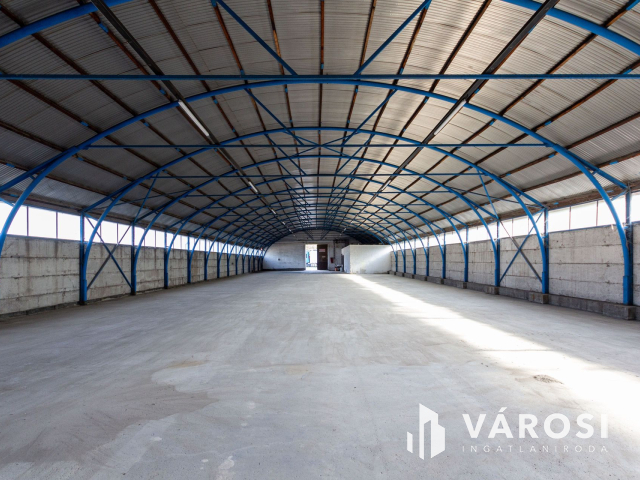 720 m2-es csarnok raktározásra kiadó