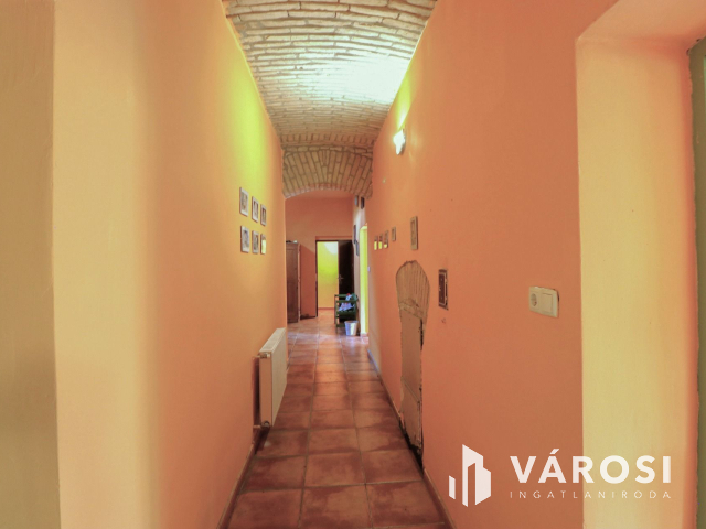 Befektetési lehetőség Vállalkozásra alkalmas 2 szintes ház