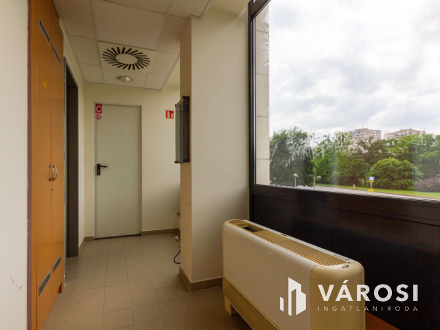 Tágas, világos irodahelyiség kiadó Békásmegyeren