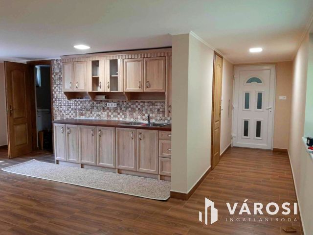 Működő állattartó farm berendezésekkel együtt eladó!