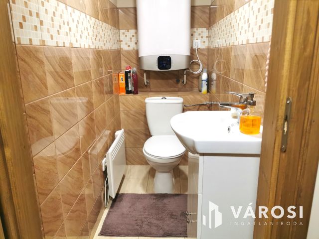 Működő állattartó farm berendezésekkel együtt eladó!