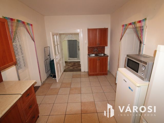 2 szobás ház Kunágotán, nagy telekkel.