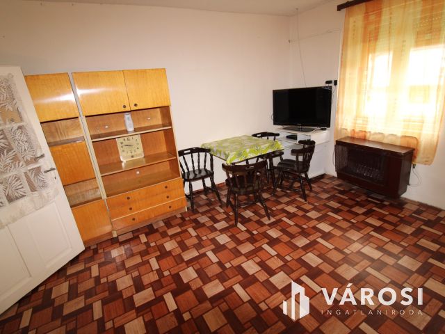 2 szobás ház Kunágotán, nagy telekkel.