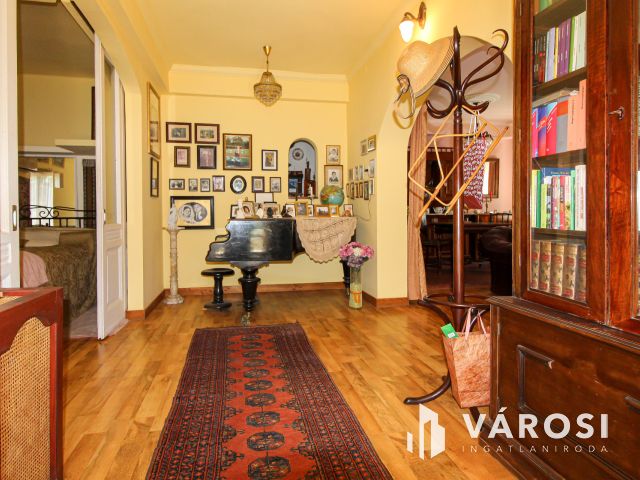 „Vállalkozása és családi háza egy helyen Bajnán.”