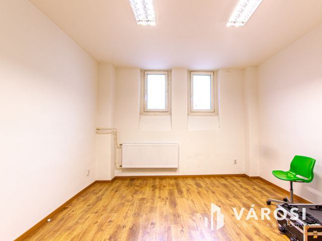 Kiadó 54 m2 alapterületű iroda modern irodaházban