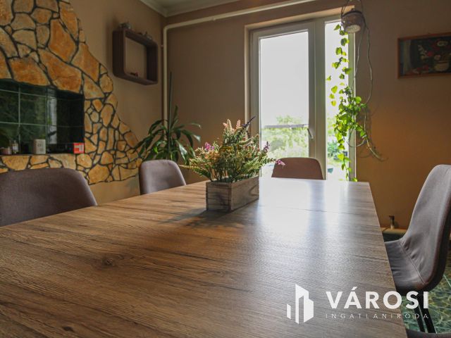 Két generációs négyszintes családi ház Jaminában