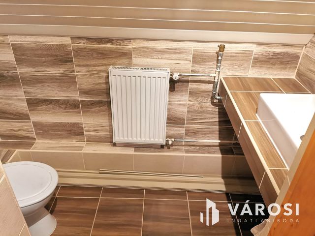 Családi ház + 3 lakás kiváló környéken eladó!