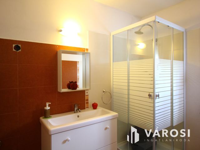 Napelemes tanya Balástyán