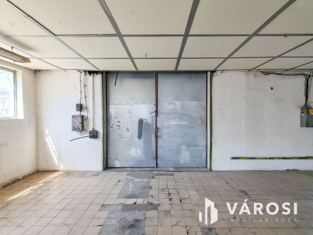 Kiadó fűtetlen 278 m2-es raktár Szentendrén