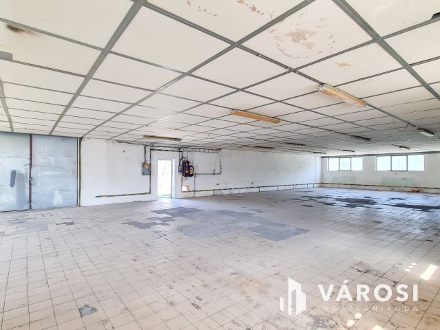 Kiadó fűtetlen 278 m2-es raktár Szentendrén