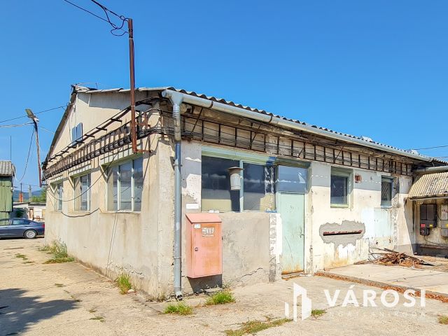 Kiadó fűtetlen 278 m2-es raktár Szentendrén