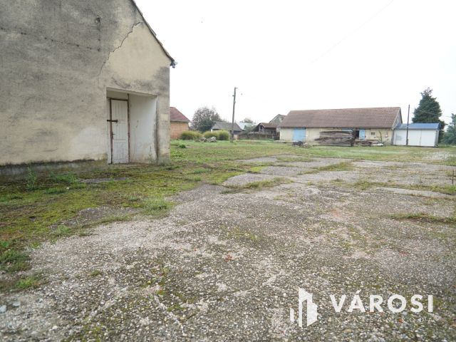 Jó adottságú eladó telephely Gyékényesen!