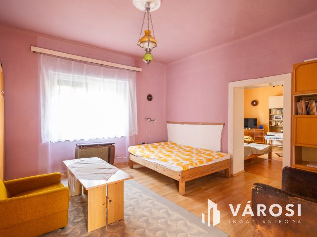 Tágas családi ház+egy leválasztható nyeles telek