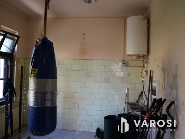 Rábagyarmat,volt presszó,cs.háznak,vagy üzletnek eladó