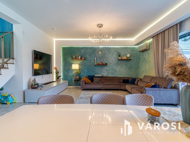 Prémium családi ház medencével Újszegeden!