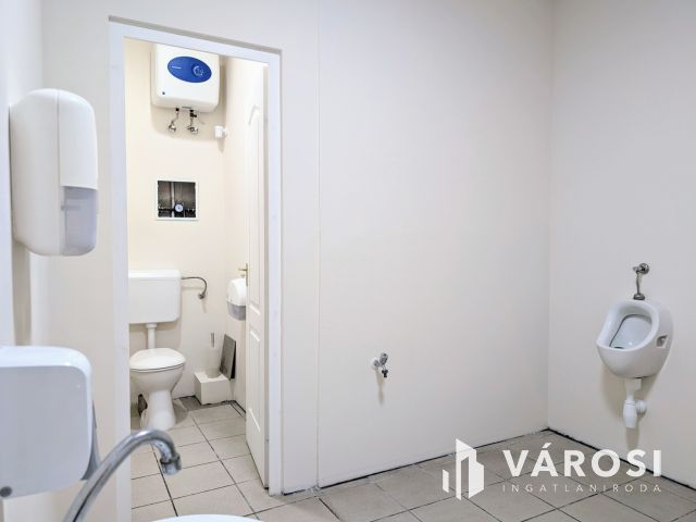 Belvárosi  2 szintes üzlethelyiség kiadó!