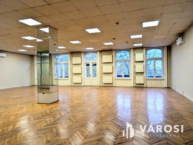 Belvárosi  2 szintes üzlethelyiség kiadó!