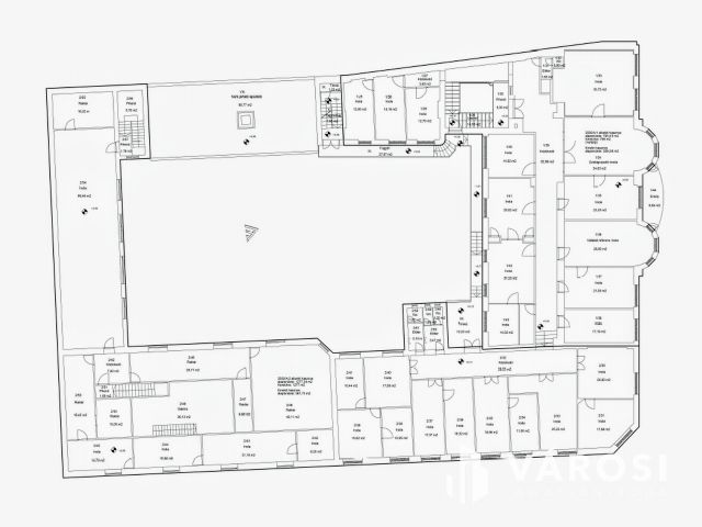 Békéscsaba szívében történelmi épület számtalan lehetőséggel