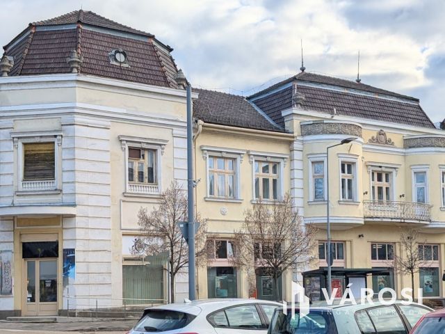 Békéscsaba szívében történelmi épület számtalan lehetőséggel