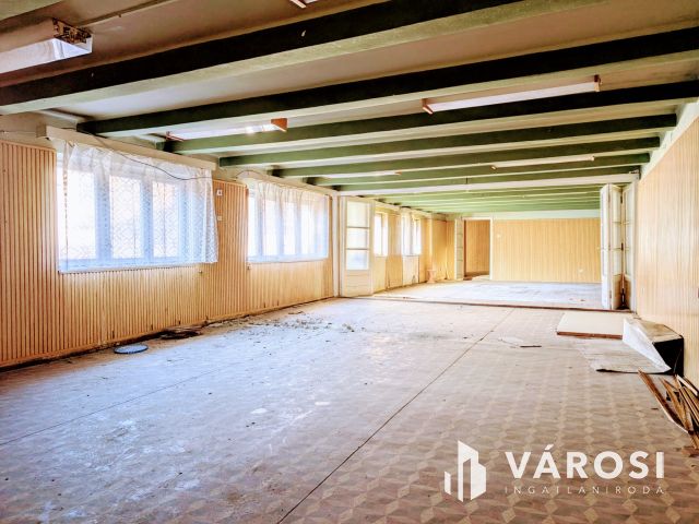 Békéscsaba szívében történelmi épület számtalan lehetőséggel