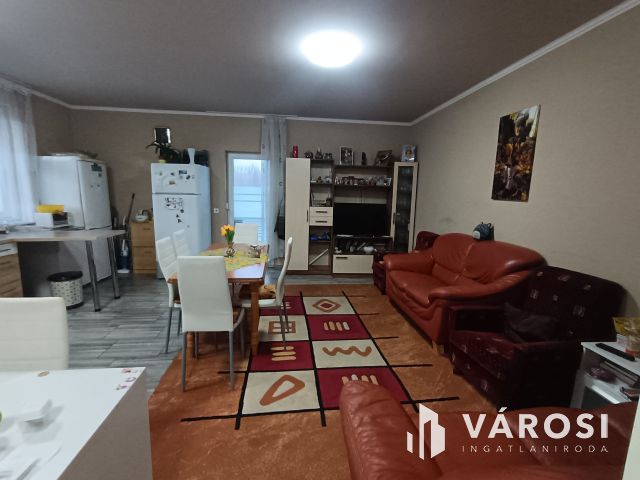 Újszerű ikerház fél Szigetszentmártonban!