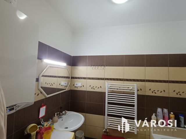 Újszerű ikerház fél Szigetszentmártonban!