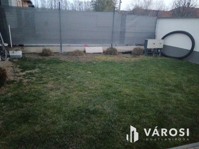 Újszerű ikerház fél Szigetszentmártonban!