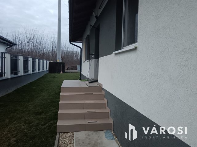 Újszerű ikerház fél Szigetszentmártonban!