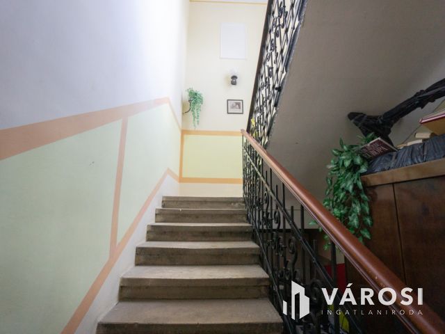 Nagypolgári villa jellegű ház, két önálló lakással