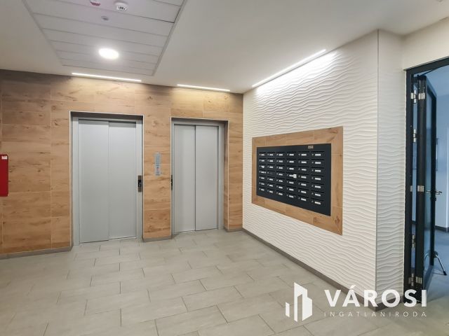 Elektromos autó részére teremgarázs hely, a 13. keületben