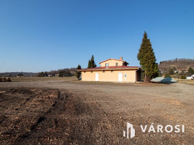 Vendgélátó egység kiváló lokációval