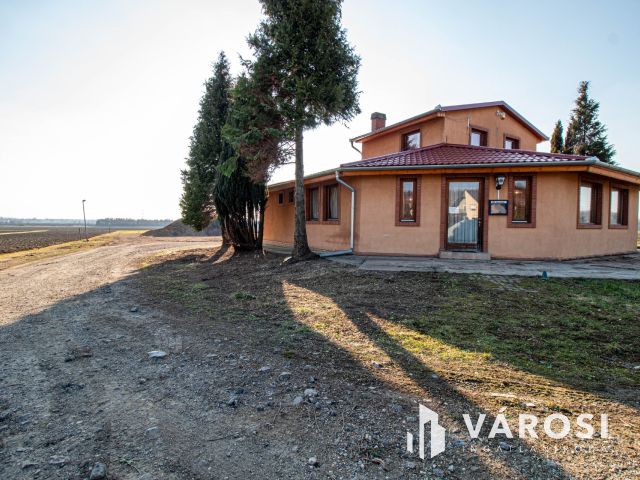 Vendgélátó egység kiváló lokációval