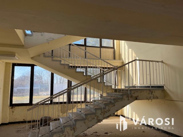 Debrecen kiemelt ipari részén, telephely, irodaház eladó!