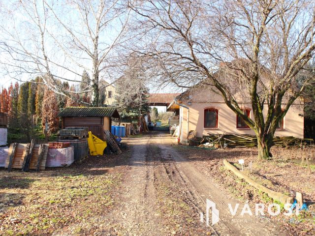 Egy lakóingatlan + egy gyártó üzem, értékes ipari területen