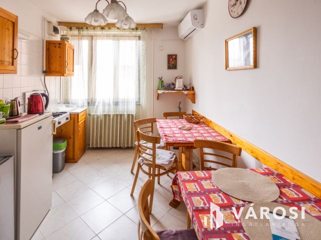 Apartmanház néhány lépésre a Várfürdőtől és a Kastélytól