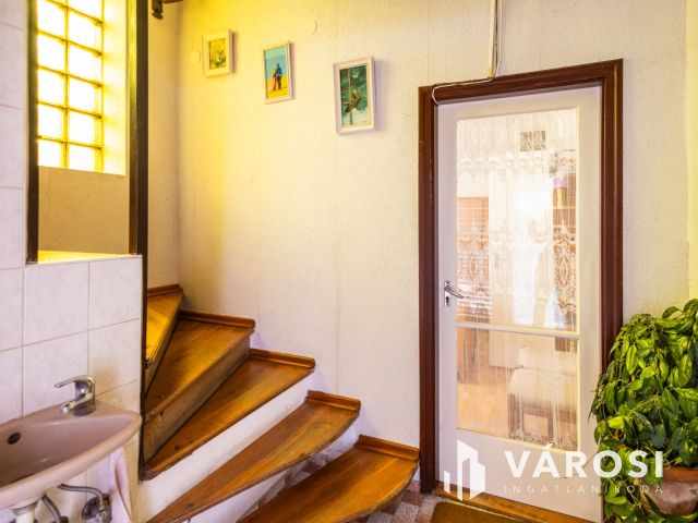 Apartmanház néhány lépésre a Várfürdőtől és a Kastélytól