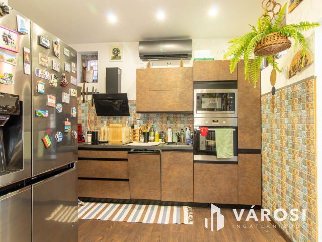 Fiatalos, teljesen felújított családi ház Tokodon