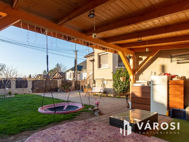 Fiatalos, teljesen felújított családi ház Tokodon