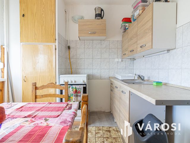 1+2 fészobás részben felújított lakás a Nyár utcában!