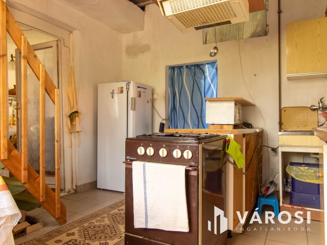 Nagykovácsiban felújitandó, vagy bontandó ház ! Döntse el Ön